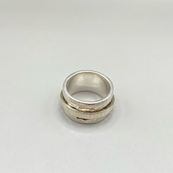 Silpada Hammered Gold Spinner Ring - Picture 3 of 8